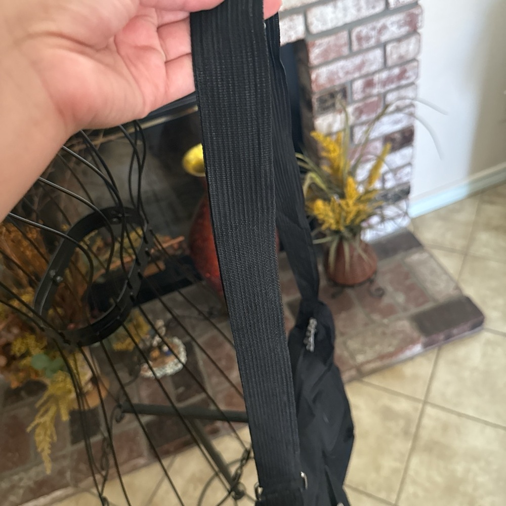 BOBO XIUXIAN Black Nylon Multi Pocket Crossbody Bag - Picture 4 of 6